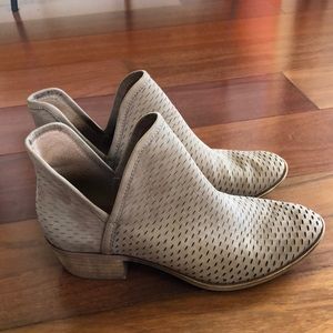 LUCKY BRAND tan booties size 6.5